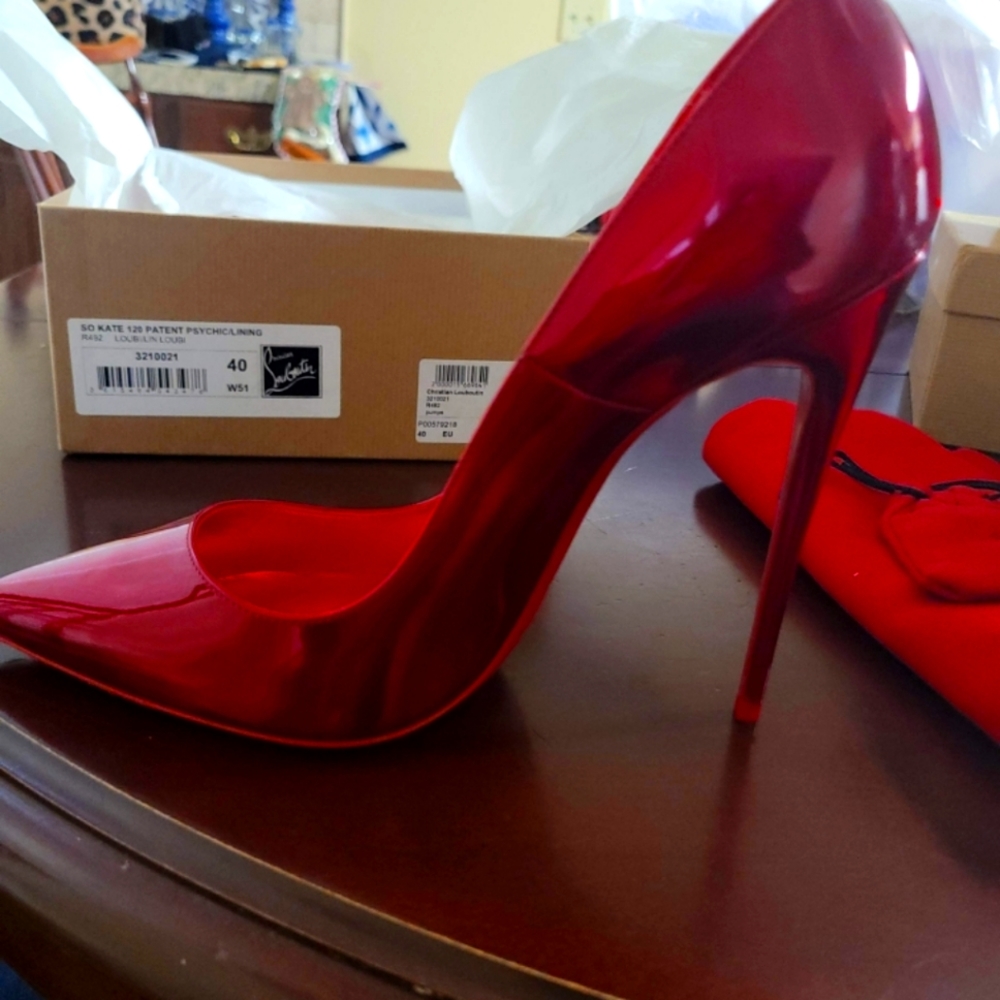 Christian Louboutin  siz 40 red